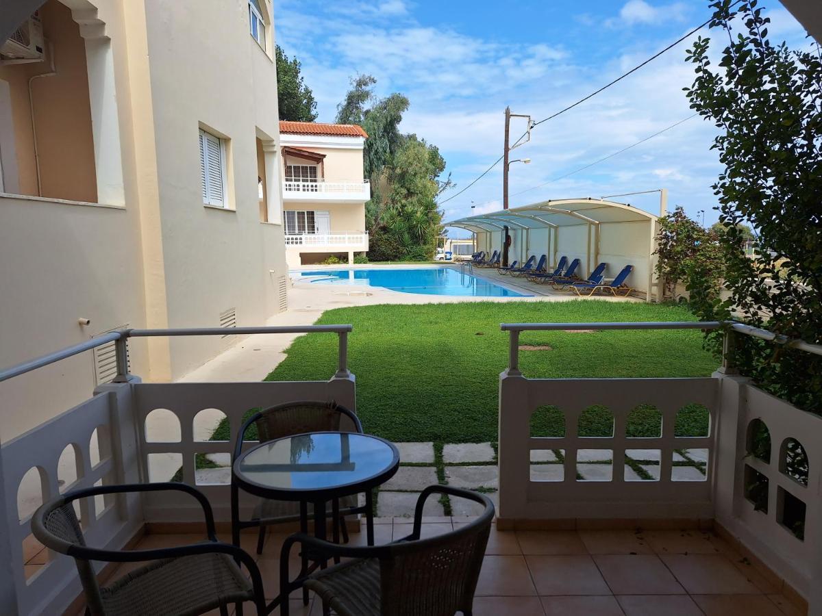Perla Beach Agia Marina Esterno foto