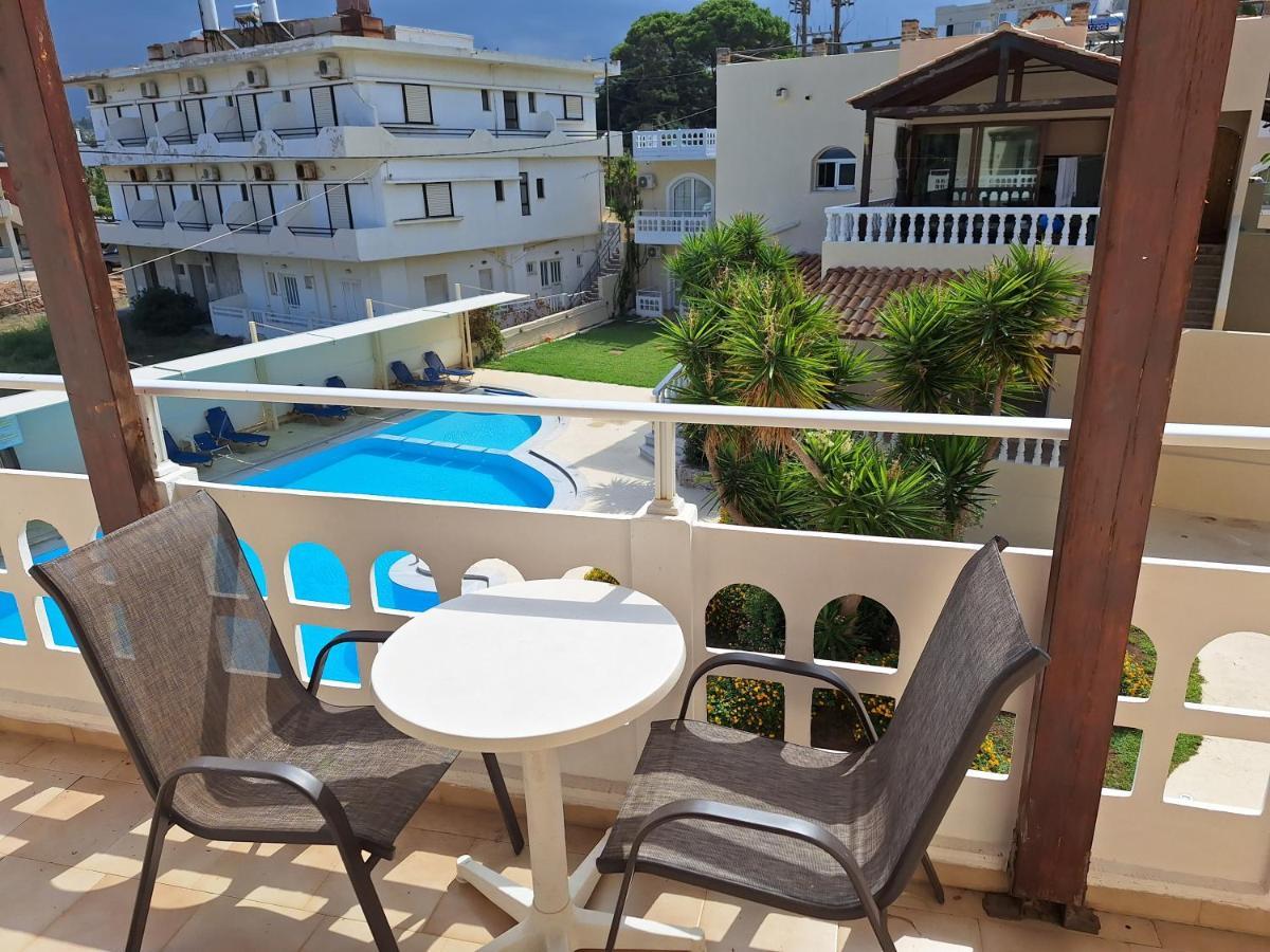 Perla Beach Agia Marina Esterno foto