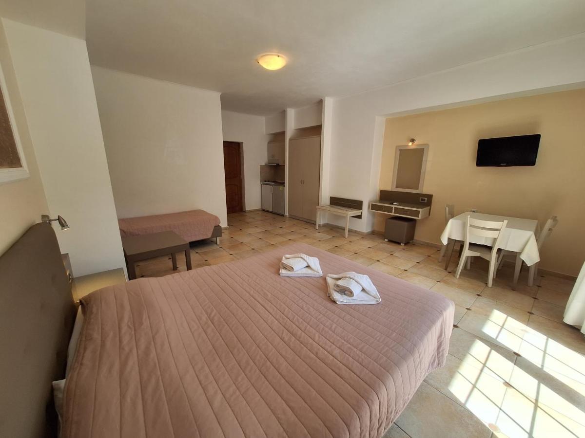 Perla Beach Agia Marina Esterno foto